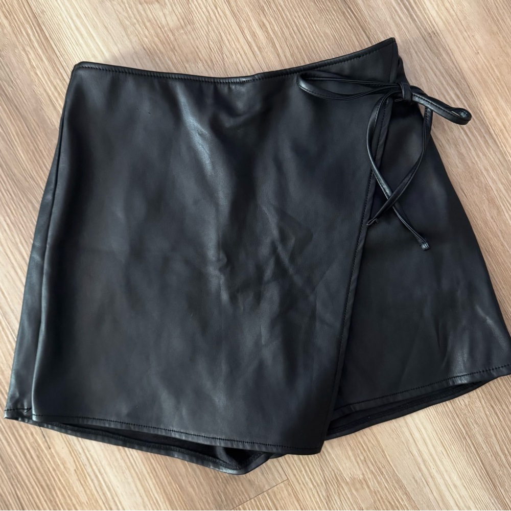 Abercrombie & Fitch Black Faux Leather Skort